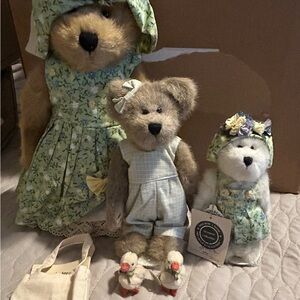 Boyd’s Floral Teddy Bear Set with Green Outfits